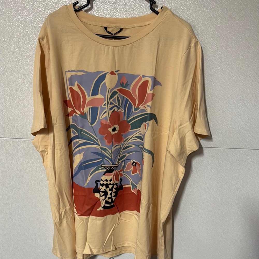 BloomChic Cream Graphic Tee Relaxed Fit Short Sleeve